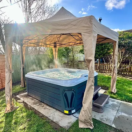 Oakland With Hot Tub And Free Parking