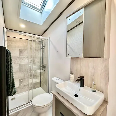 Oakland With Hot Tub And Free Parking Apartment York