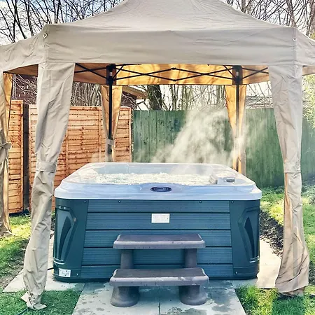 Oakland With Hot Tub And Free Parking York
